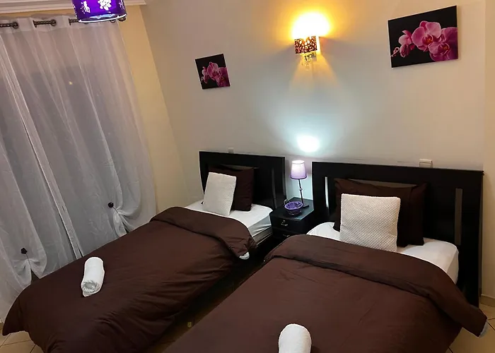 Magnifique Appartement Spacieux Confort Propre Familial 2 Chambres Salon Et Salle A Manger A 20Mn A Pied De Place Jemaa El Fina 4 Piscines Dans Espace De Golf A 12 Mn En Voitures L Entree Est Gratuit Pour La Clientele Ouvert Entre 10H Et 20H