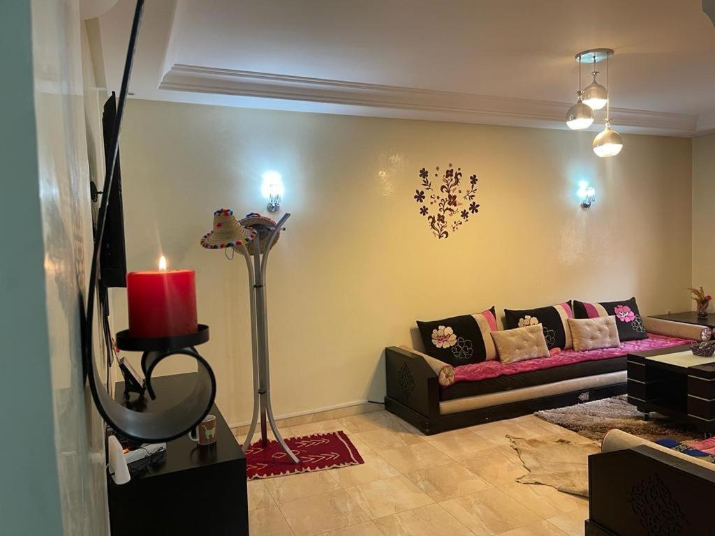 Magnifique Spacieux Confort Propre Familial 2 Salon Et Salle A Manger A 20mn A Pied De Place Jemaa El Fina 4 Piscines Dans Espace De Golf A 12 Mn En Voitures L Entree Est Gratuit Pour La Clientele Ouvert Entre 10h Et 20h * Marrakesch