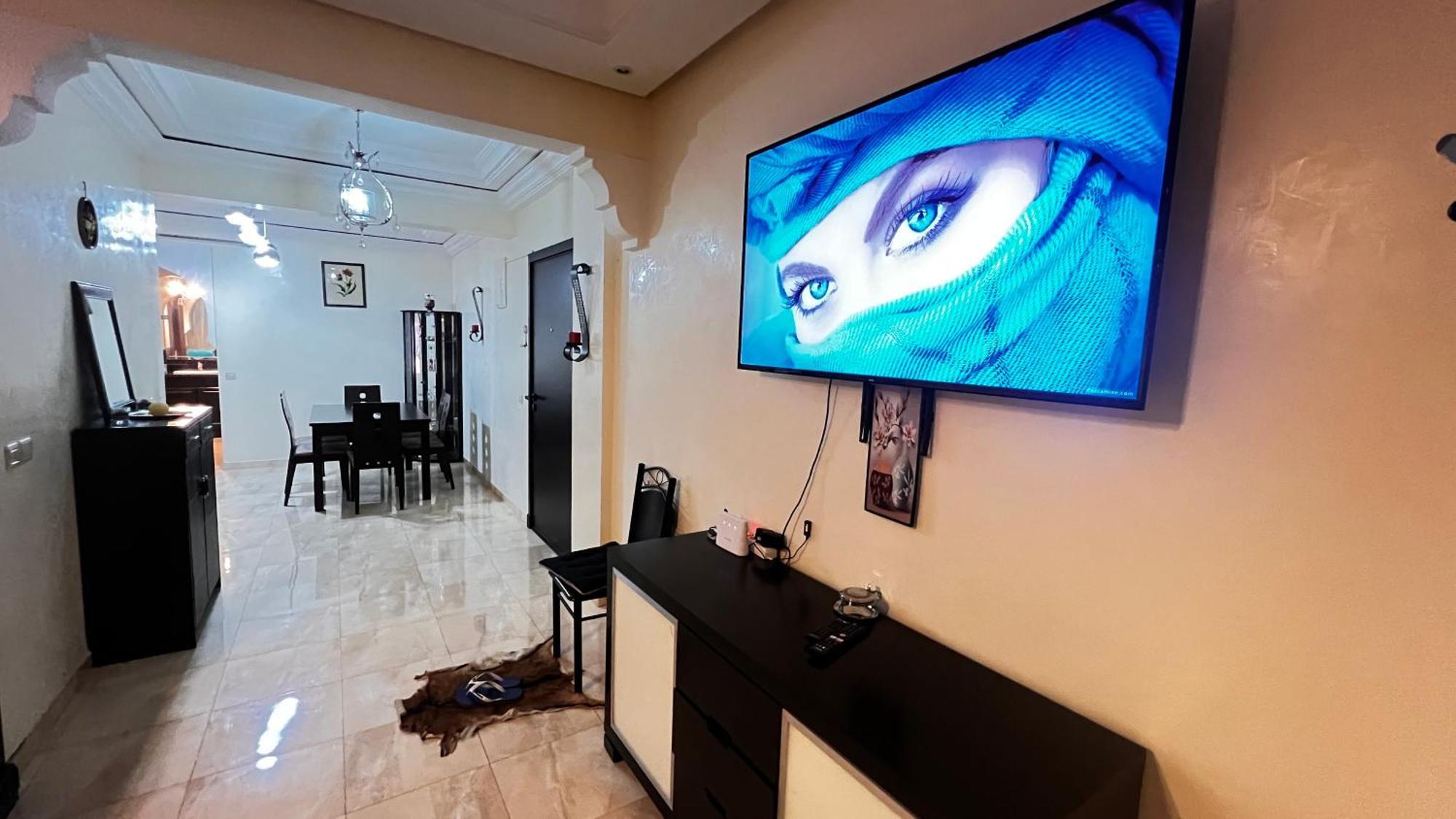 Magnifique Spacieux Confort Propre Familial 2 Salon Et Salle A Manger A 20mn A Pied De Place Jemaa El Fina 4 Piscines Dans Espace De Golf A 12 Mn En Voitures L Entree Est Gratuit Pour La Clientele Ouvert Entre 10h Et 20h * Marrakesch